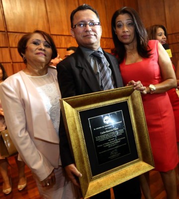 'Este premio va para quienes soñamos construir una Honduras digna”